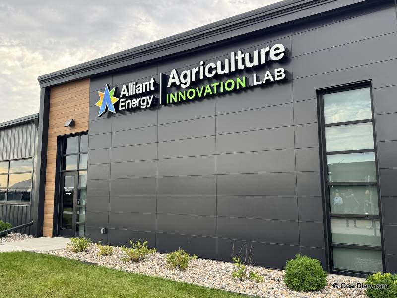 John Deere Introduces JD, an AI Assistant Built to End Farming's Data Paralysis Problem 5 John Deere Operations Center