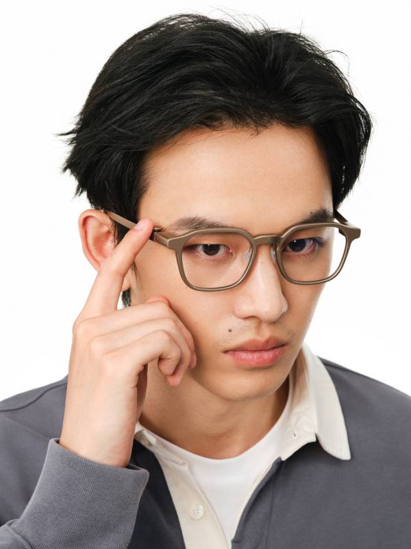 RayNeo Thinks 1 Pair of Smart Glasses Can’t Do It All, So It Built 3 2 RayNeo iO