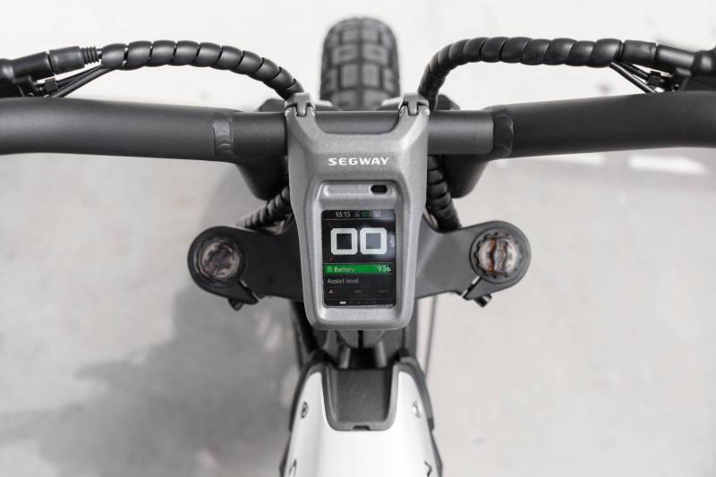 The Segway Xyber Air Lightens Up the Moto-Style E-Bike for Everyday Riding 2 Segway Xyber Air