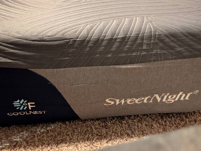 SweetNight Coolnest Pro 16-Inch Mattress Review: This Mattress Is Great at Providing a Cool Night's Sleep! 1 SweetNight Coolnest Pro 16-Inch Mattress