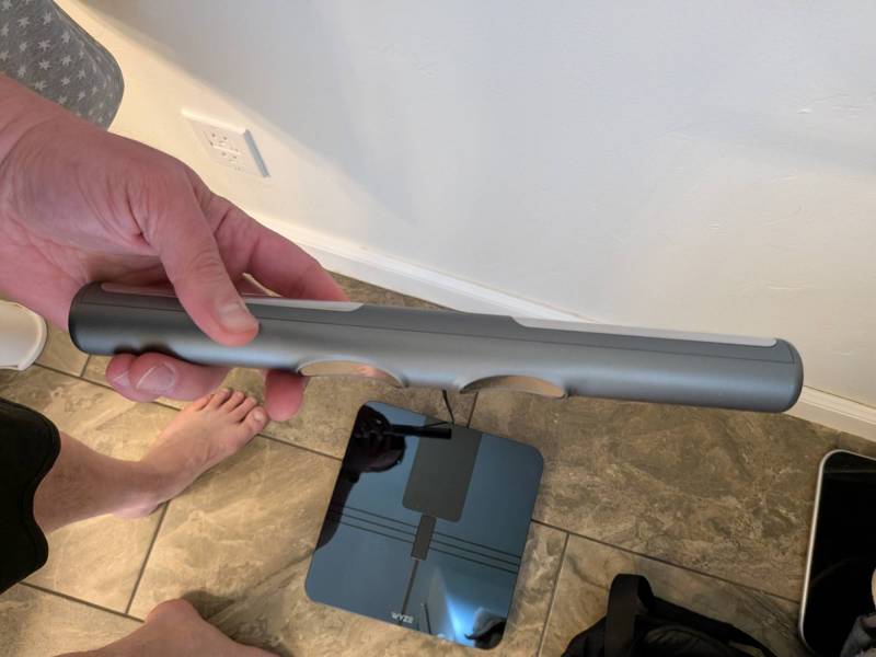 Wyze Scale BodyScan Review: Tracking Health Data Made Easy 4 Wyze Scale BodyScan handle