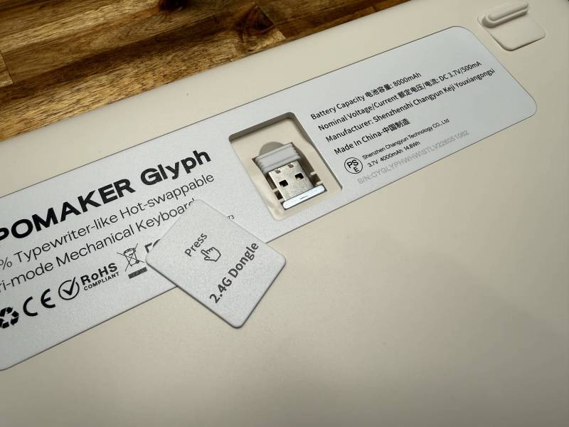EPOMAKER Glyph Keyboard Review: A Mechanical Keyboard with Retro Typewriter Vibes 10 EPOMAKER Glyph keyboard 2.4GHz dongle