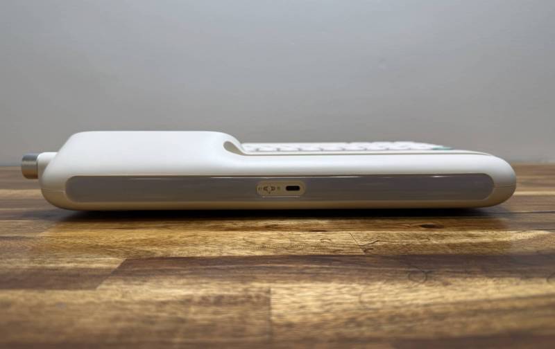 EPOMAKER Glyph Keyboard Review: A Mechanical Keyboard with Retro Typewriter Vibes 6 EPOMAKER Glyph keyboard back edge view