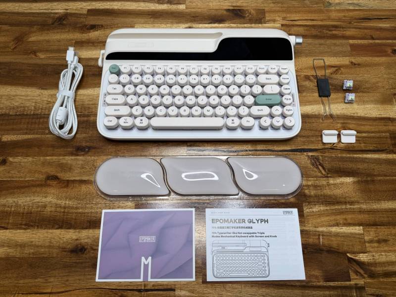 EPOMAKER Glyph Keyboard Review: A Mechanical Keyboard with Retro Typewriter Vibes 2 Everything included in the box with the EPOMAKER Glyph