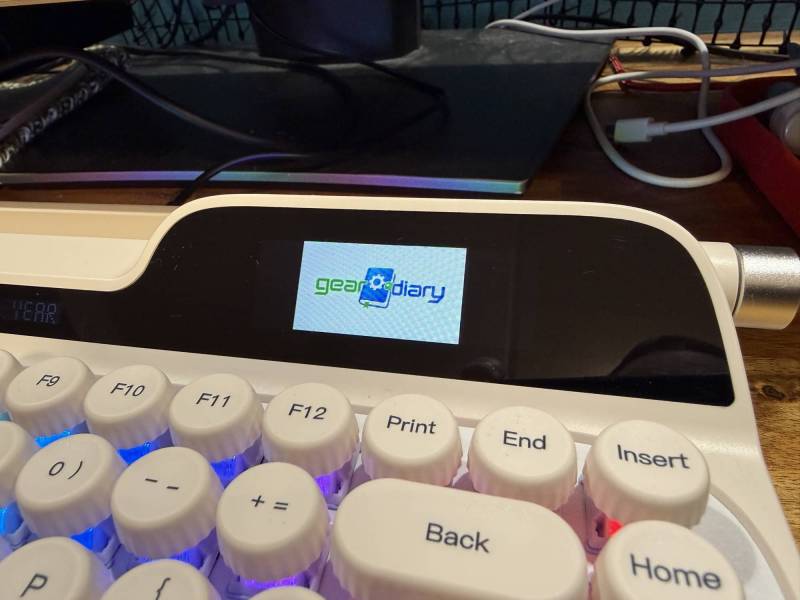 EPOMAKER Glyph Keyboard Review: A Mechanical Keyboard with Retro Typewriter Vibes 20 Adding the Gear Diary logo to the built-in display