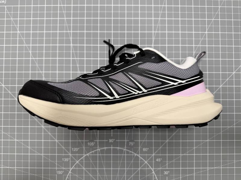 K-Swiss Women’s Wild Run Trail Running Shoes Review 2 Side view of the K-Swiss Women’s Wild Run Trail Running Shoe