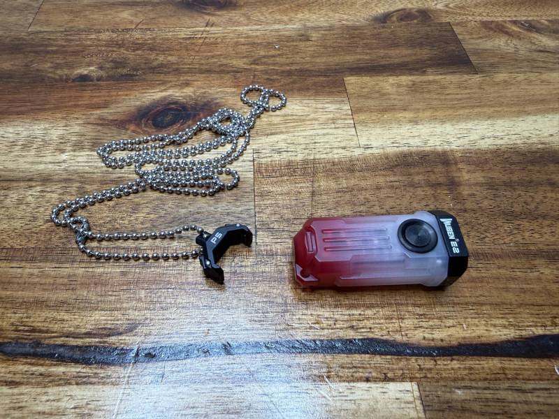Wuben E2 Pulse Flashlight Review: A Tiny EDC Flashlight for Your Keychain 13 Wuben E2 Pulse flashlight quick release