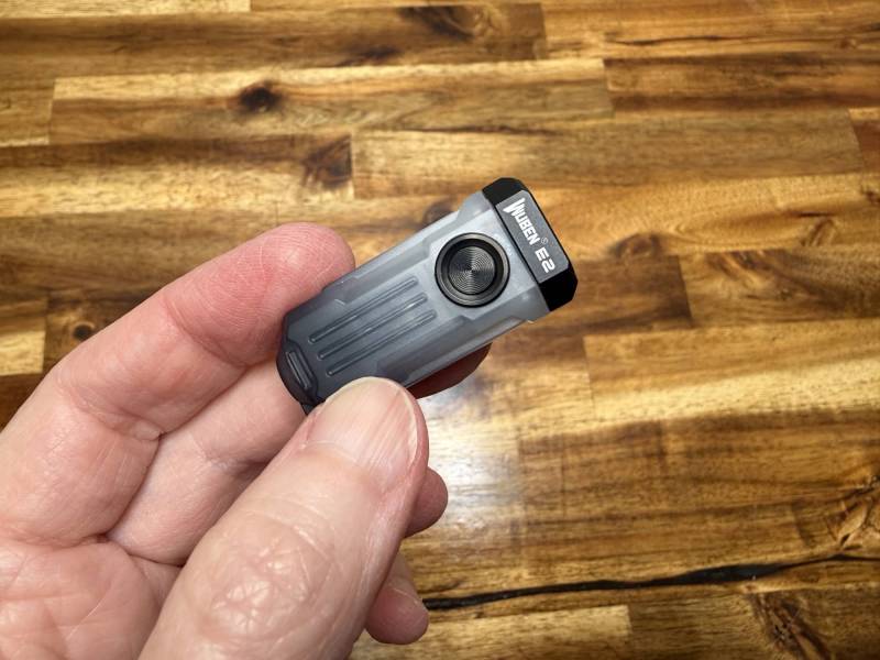 Wuben E2 Pulse Flashlight Review: A Tiny EDC Flashlight for Your Keychain 3 Wuben E2 Pulse flashlight in hand