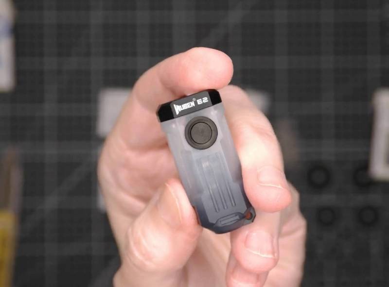 Wuben E2 Pulse Flashlight Review: A Tiny EDC Flashlight for Your Keychain 11 Wuben E2 Pulse flashlight in hand