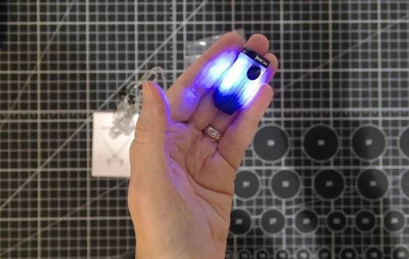 Wuben E2 Pulse Flashlight Review: A Tiny EDC Flashlight for Your Keychain 10 Wuben E2 Pulse flashlight side light