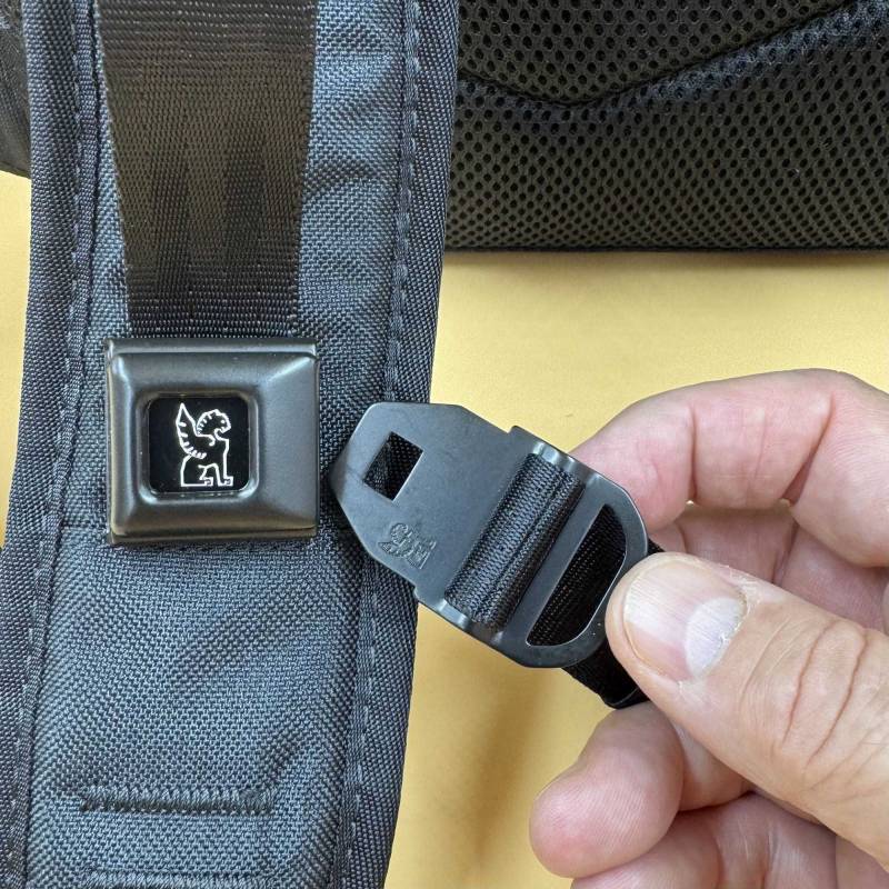 Chrome Industries Recruit 22L Pack Review: A Tough, Nimble Day Tripper That's Easy to Live With! 7 Chrome Industries Recruit 22L Pack