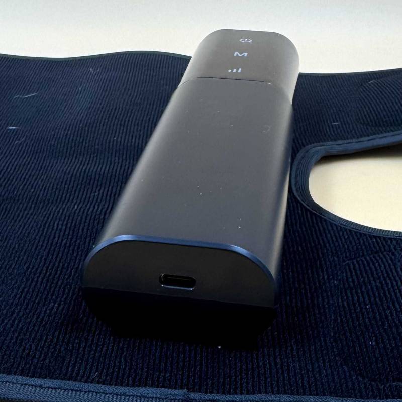 NekTeck Airflow Go Cordless Air Compression Calf and Leg Massager Review: Portable, Powerful and Easy to Use! 10 NekTeck Airflow Go Cordless Air Compression Calf and Leg Massager charging port