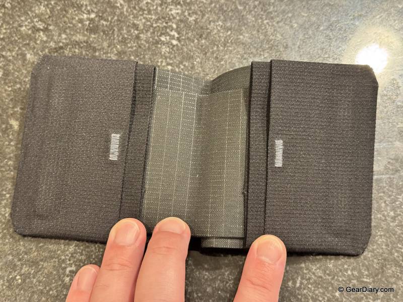 Peak Design City Backpack 22L, Everyday Billfold Wallet, and Beacon Finder Card Review: A Lighter, Sleeker Take on the Daily Carry 17 Peak Design Everyday Billfold Wallet