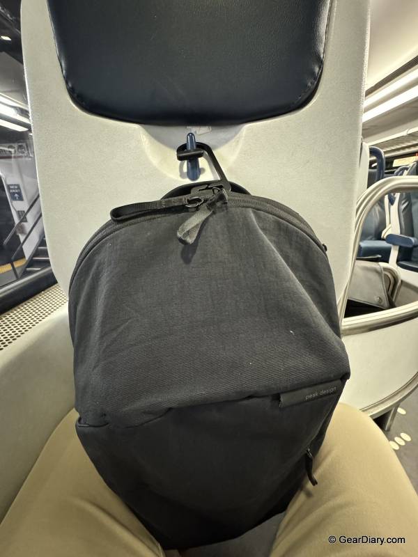 Peak Design City Backpack 22L, Everyday Billfold Wallet, and Beacon Finder Card Review: A Lighter, Sleeker Take on the Daily Carry 13 Peak Design City Backpack 22L
