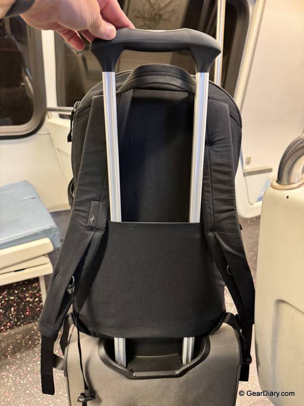 Peak Design City Backpack 22L, Everyday Billfold Wallet, and Beacon Finder Card Review: A Lighter, Sleeker Take on the Daily Carry 14 Peak Design City Backpack 22L