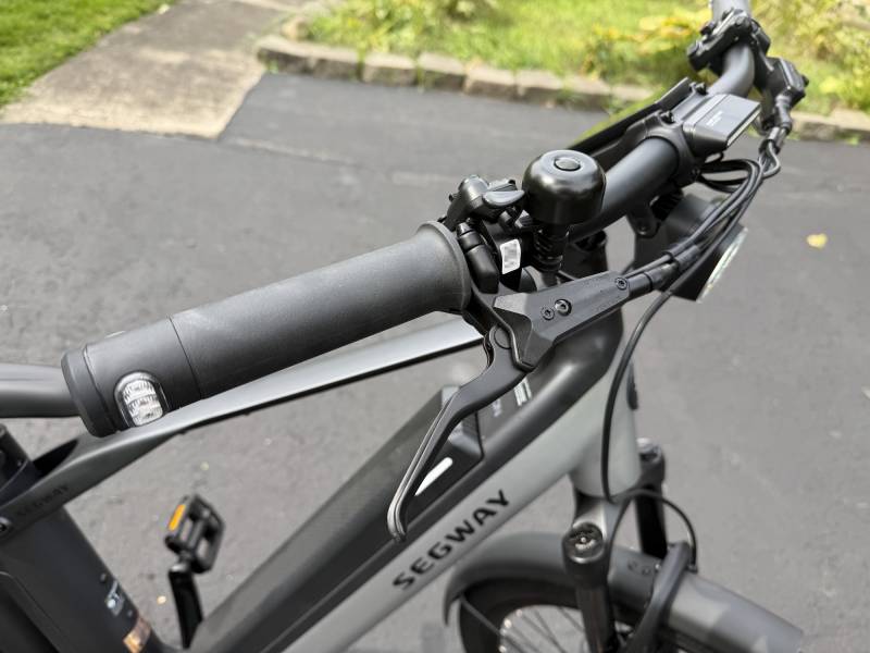 Segway Myon E-bike Review: High-Tech Features That'll Make Your Car Jealous 28 Segway Myon handlebar