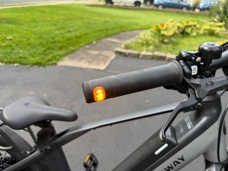Segway Myon E-bike Review: High-Tech Features That'll Make Your Car Jealous 25 Turn signals on the Segway Myon handlebars