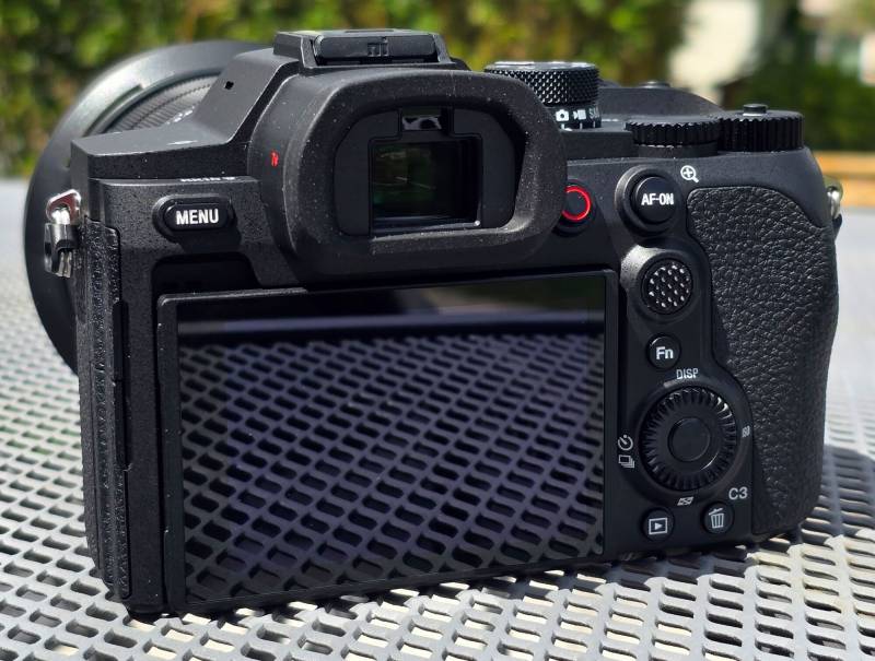 Sony RX10V 25x High Zoom Digital Camera Review: The Ultimate Travel Camera Finally Gets an Update 14 Sony RX10V 25x High Zoom Camera
