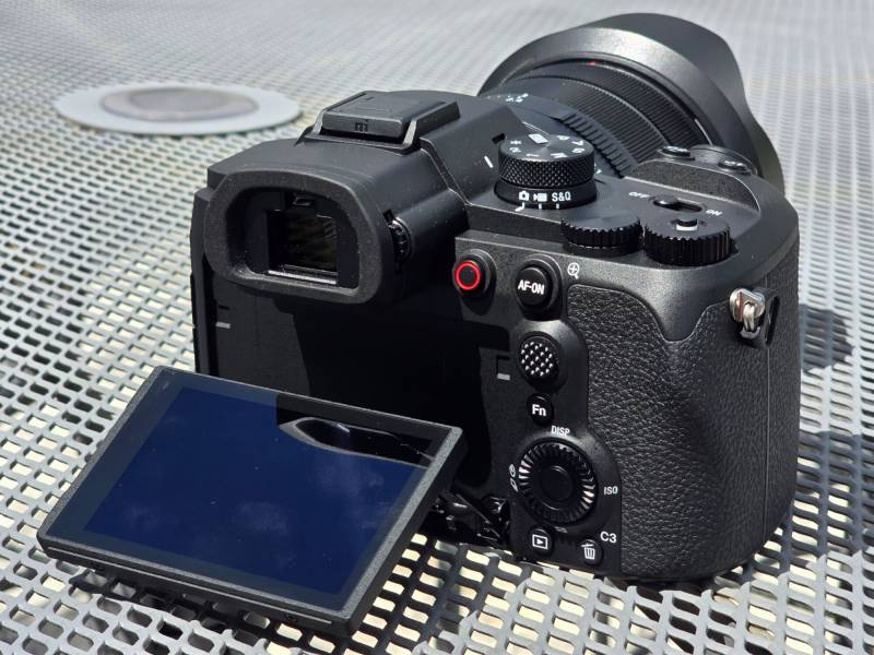Sony RX10V 25x High Zoom Digital Camera Review: The Ultimate Travel Camera Finally Gets an Update 16 Sony RX10V 25x High Zoom Camera