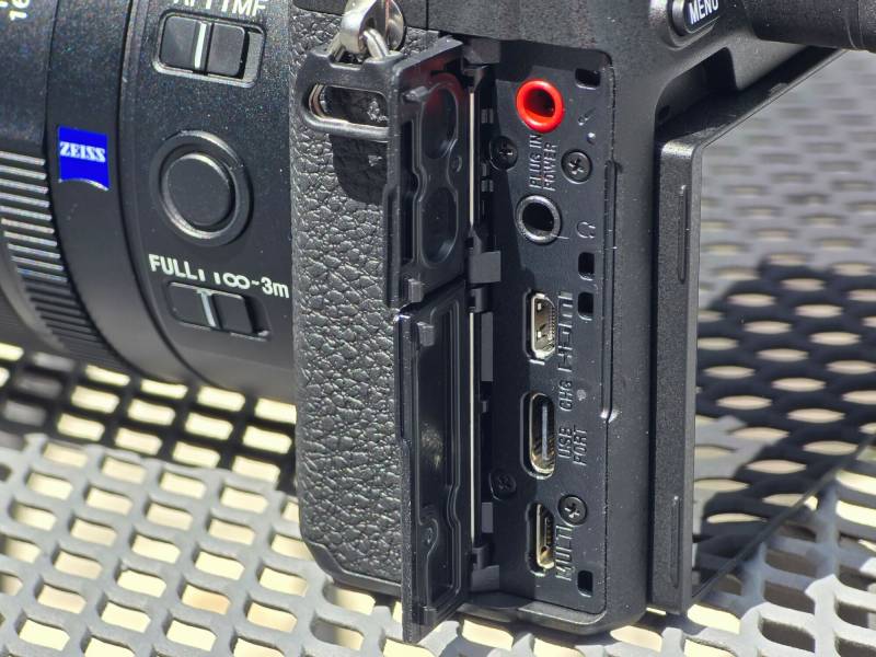 Sony RX10V 25x High Zoom Digital Camera Review: The Ultimate Travel Camera Finally Gets an Update 10 Sony RX10V 25x High Zoom Camera