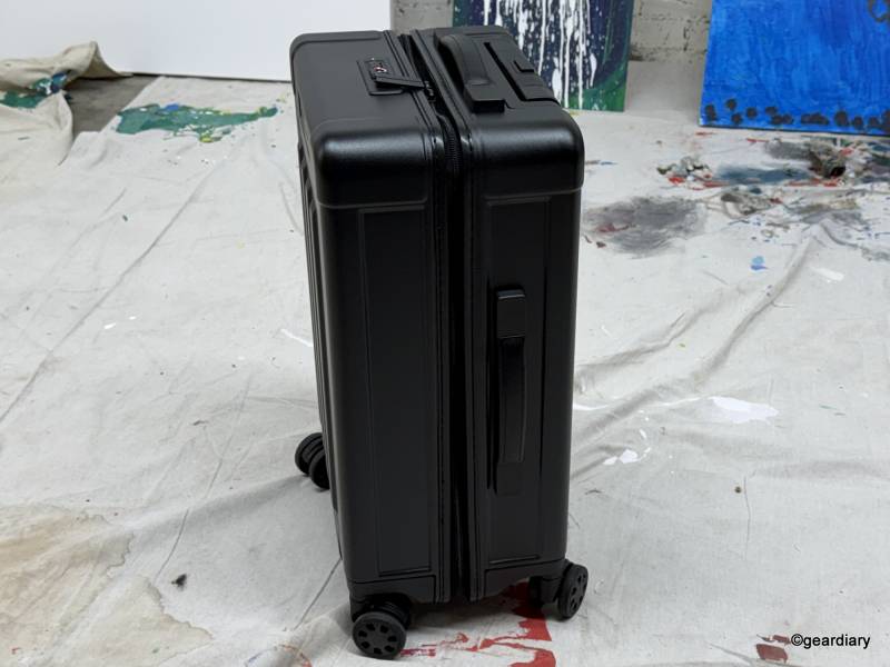 Sterling Pacific Polycarbonate 40L and 90L Travel Cases Review: Luxury Luggage Gets Lighter Without Losing Its Character 10 Sterling Pacific Polycarbonate Cabin Travel Case 40L