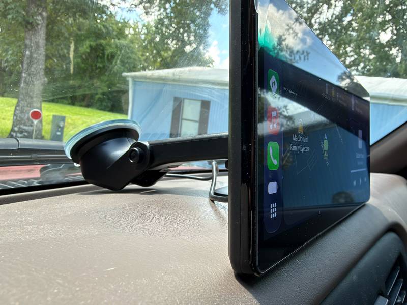 CarpodGo Mini, T4, and T4 Plus Review:Bring Wireless CarPlay and Android Auto to Any Dashboard 21 CarpodGo T4/T4 Plus Suction Cup Mount