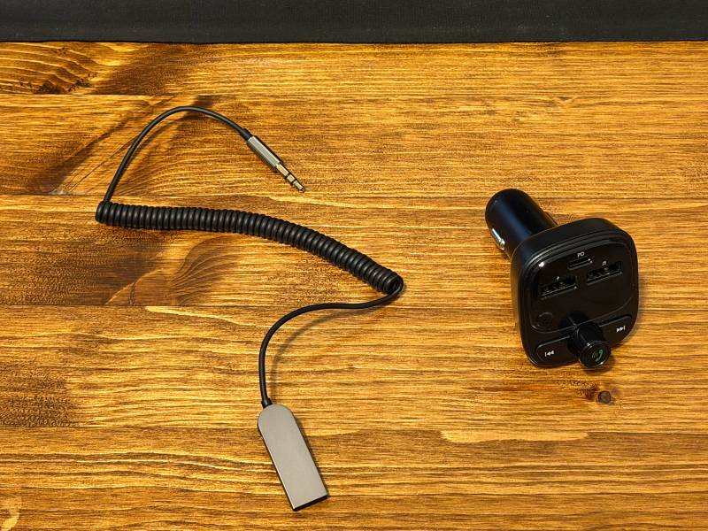 CarpodGo Mini, T4, and T4 Plus Review:Bring Wireless CarPlay and Android Auto to Any Dashboard 22 FM Transmitter and Bluetooth/AUX Dongle (optional accessories)
