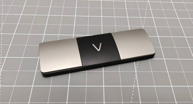 AliveCor KardiaMobile 6L Review: An EKG Device in Your Pocket 3 KardiaMobile 6L