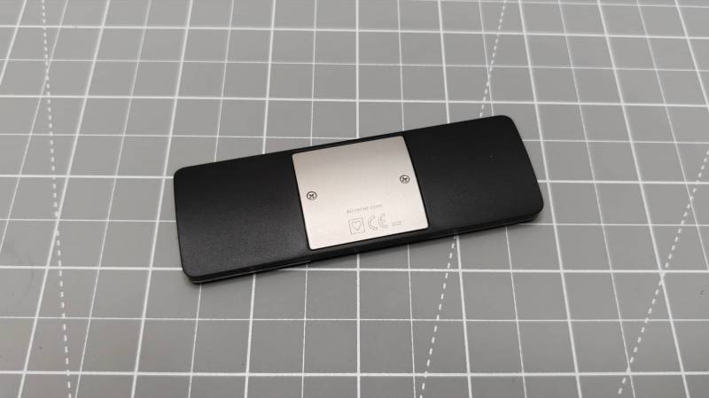 AliveCor KardiaMobile 6L Review: An EKG Device in Your Pocket 4 KardiaMobile 6L back side