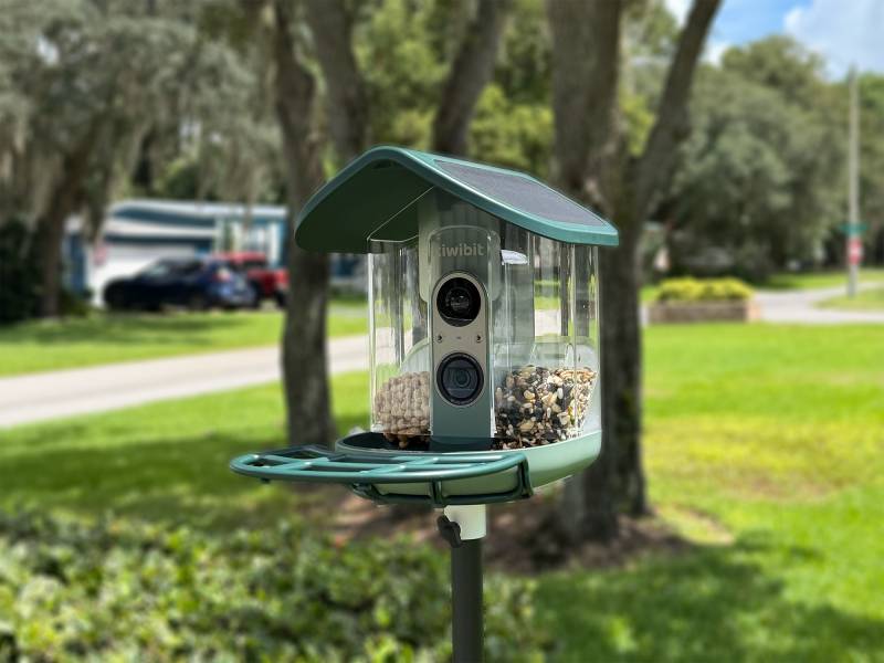 Kiwibit Bird Feeder 2 Pro 4K AI Camera with Solar Panel Review: Smart Enough to Know Who's Stopping by for Breakfast 1 Kiwibit Bird Feeder 2 Pro 4K AI Camera with Solar Panel Review: Smart Enough to Know Who's Stopping by for Breakfast