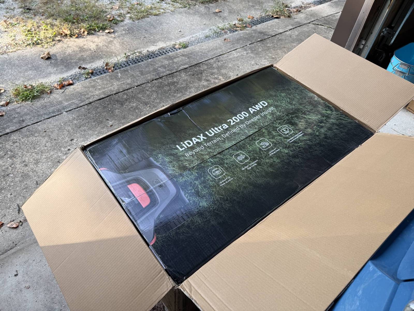 MOVA LiDAX Ultra 2000 AWD Robotic Lawn Mower Review 12 MOVA LiDAX Ultra 2000 box