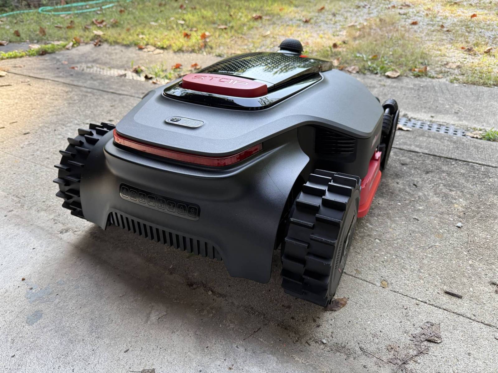 MOVA LiDAX Ultra 2000 AWD Robotic Lawn Mower Review 4 MOVA LiDAX Ultra 2000 back view