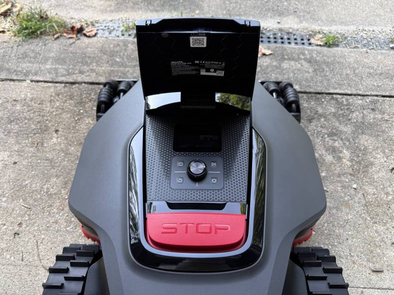 MOVA LiDAX Ultra 2000 AWD Robotic Lawn Mower Review 10 MOVA LiDAX Ultra 2000 control panel cover