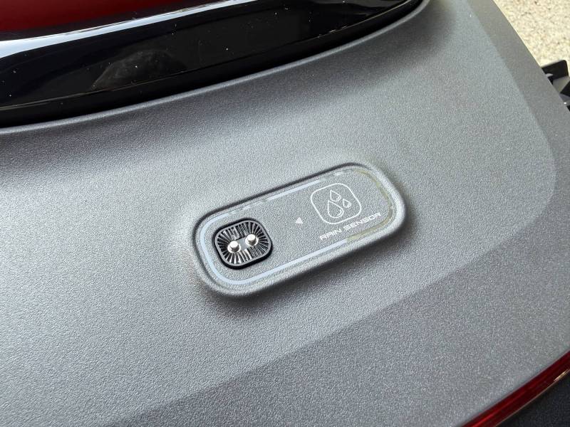 MOVA LiDAX Ultra 2000 AWD Robotic Lawn Mower Review 5 MOVA LiDAX Ultra 2000 rain sensor