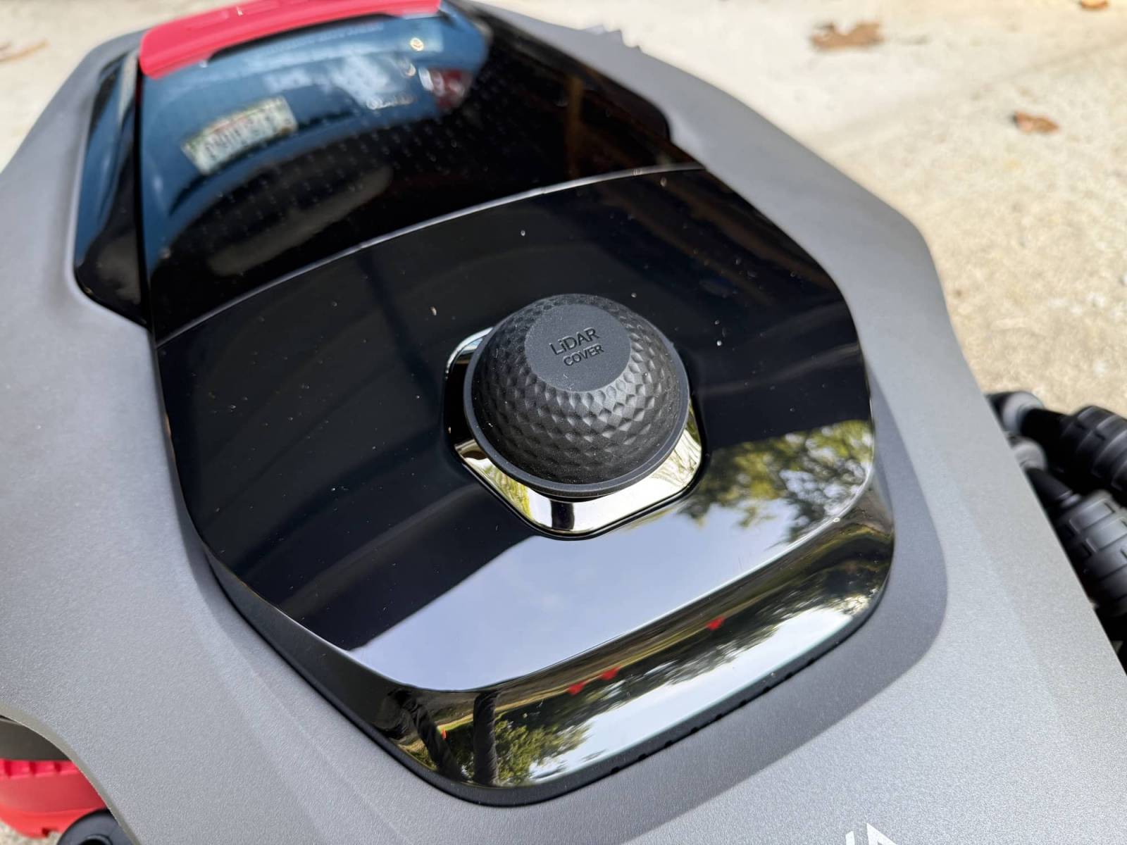 MOVA LiDAX Ultra 2000 AWD Robotic Lawn Mower Review 7 MOVA LiDAX Ultra 2000 lidar sensor cover
