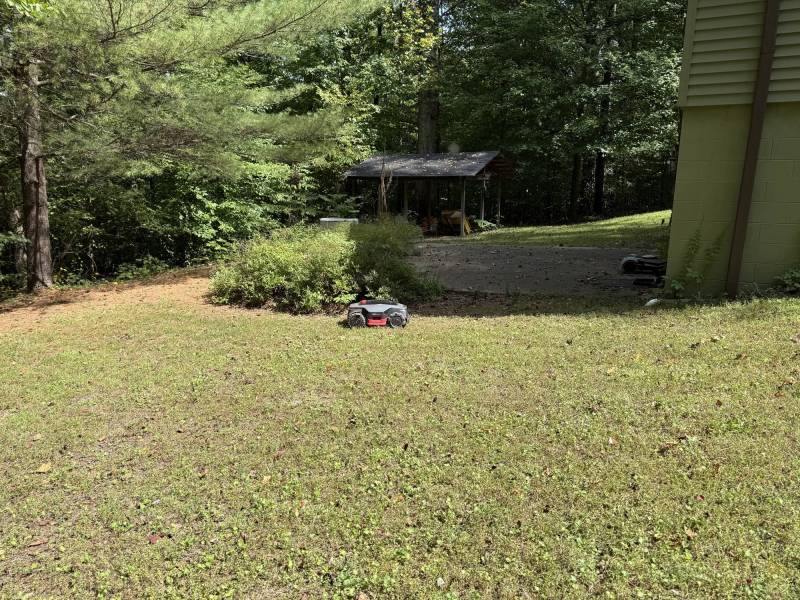 MOVA LiDAX Ultra 2000 AWD Robotic Lawn Mower Review 26 MOVA LiDAX Ultra 2000 mowing