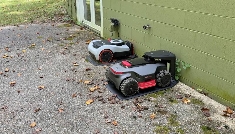MOVA LiDAX Ultra 2000 AWD Robotic Lawn Mower Review 18 Docking station