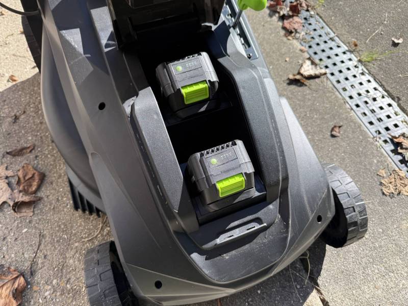 NovorikX 40V Electric Cordless Lawn Mower Review: Lightweight, Simple, and Surprisingly Capable 4 NovorikX 40V Electric Cordless Lawn Mower battery compartment