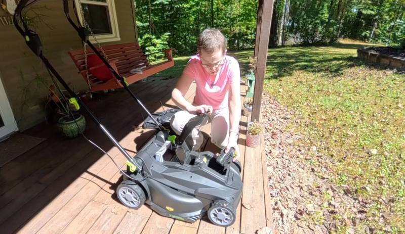 NovorikX 40V Electric Cordless Lawn Mower Review: Lightweight, Simple, and Surprisingly Capable 12 NovorikX 40V Electric Cordless Lawn Mower batteries