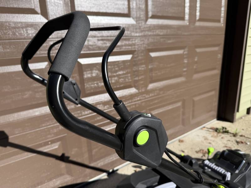 NovorikX 40V Electric Cordless Lawn Mower Review: Lightweight, Simple, and Surprisingly Capable 9 NovorikX 40V Electric Cordless Lawn Mower power button
