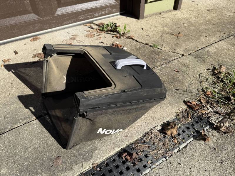 NovorikX 40V Electric Cordless Lawn Mower Review: Lightweight, Simple, and Surprisingly Capable 5 NovorikX 40V Electric Cordless Lawn Mower grass basket