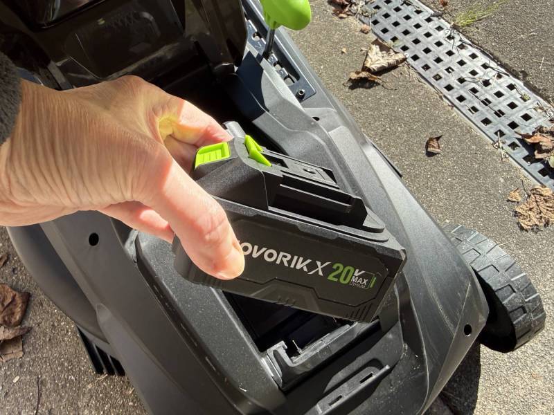 NovorikX 40V Electric Cordless Lawn Mower Review: Lightweight, Simple, and Surprisingly Capable 3 NovorikX 40V Electric Cordless Lawn Mower 20V battery