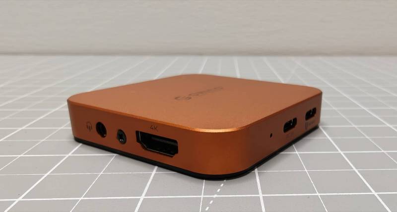 ORICO MG7 8-in-1 Magnetic Hub Review: A Handy iPhone Dock with One Hot Issue 6 ORICO MG7 8-in-1 Magnetic Hub port view