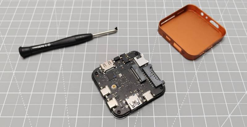 ORICO MG7 8-in-1 Magnetic Hub Review: A Handy iPhone Dock with One Hot Issue 8 ORICO MG7 8-in-1 Magnetic Hub circuit board view