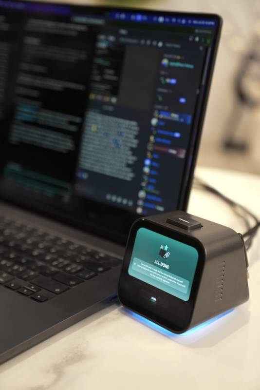 Violoop Brings AI from the Cloud to Your Desk for the Ultimate in Assistance and Security 2 Violoop