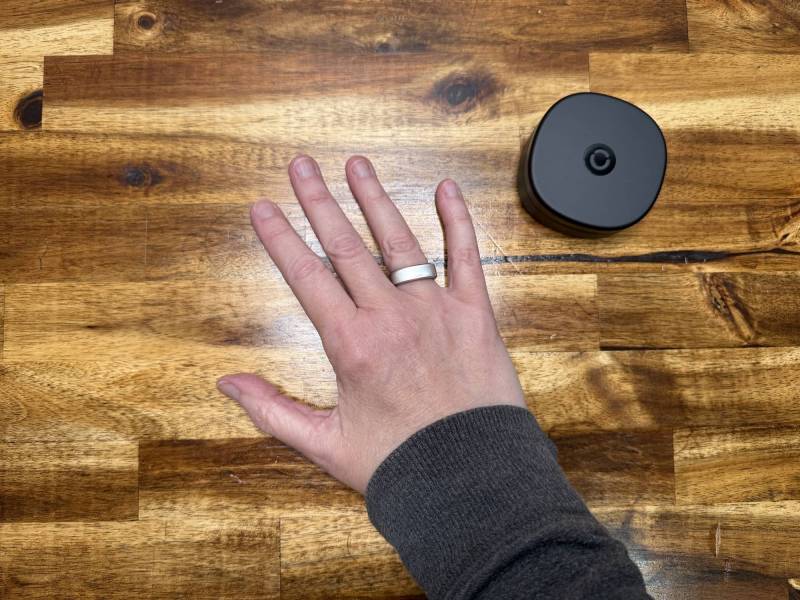 RingConn Gen 3 Smart Ring Review: The Smart Ring for People Who’d Rather Skip the Smartwatch 6 RingConn Gen 3 on my finger