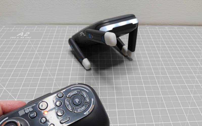 Ruko R1 Mini Robot Dog Review: A Cute, No-App Robot Toy for Kids 5 Ruko R1 Mini Robot Dog shaking hands