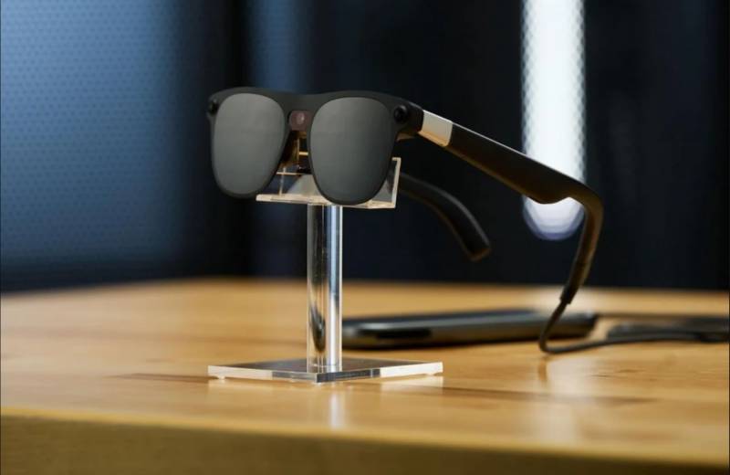 The XREAL AURA: It's not VR or AR. It's XR, the Next Generation of Extended Reality Spatial Computing Glasses 2 XREAL AURA