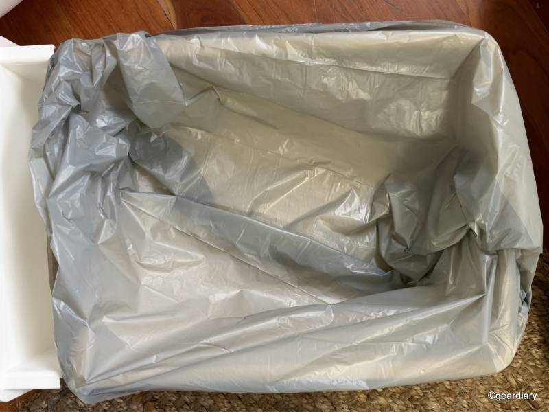 HomerunPET CS106 Review: A Self-Cleaning Litter Box That Takes More Than Scooping Off Your To-Do List 61 The lined litter bin aat the bottom of the homerunPET CS106