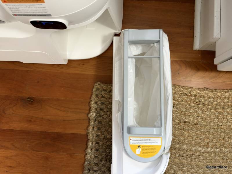 HomerunPET CS106 Review: A Self-Cleaning Litter Box That Takes More Than Scooping Off Your To-Do List 14 The litter bin on the HomerunPET CS106